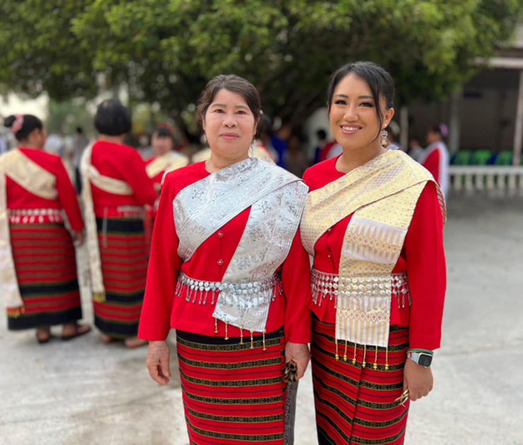 UW–Madison alumna Pa Nhue Vue (right) serving in Peace Corps in Thailand as a youth development voluntee
